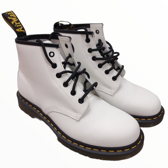 Doc dr Martens Air Wair 101 YS White Smooth Leather Boots Women's Size 9.5 or 10 - Picture 1 of 8